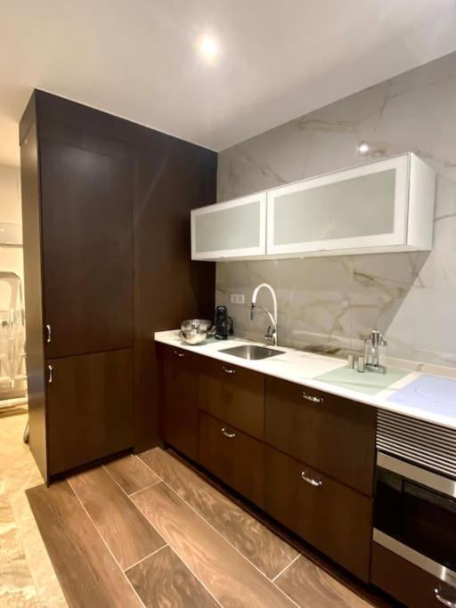 Piso De Diseno Junto Teatro Real Apartment Madrid Bagian luar foto